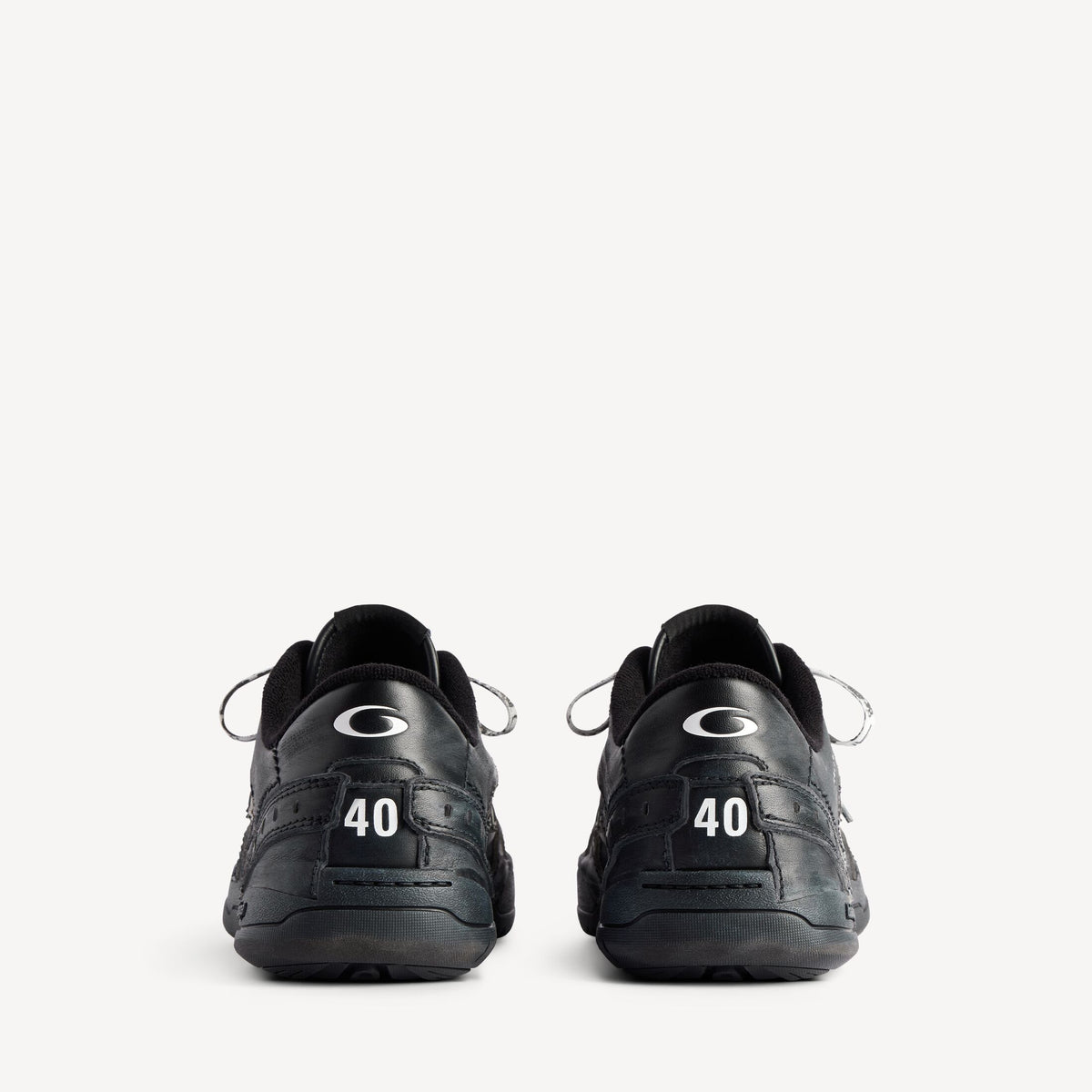 Hamptons worn-out sneaker - alternative view