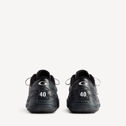 Hamptons worn-out sneaker - alternative view