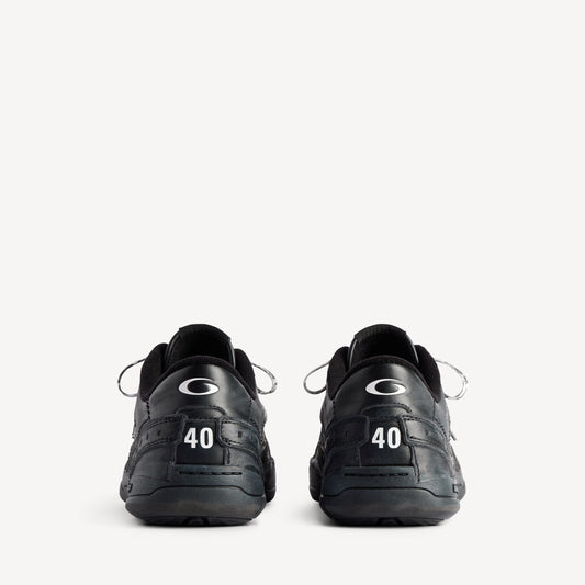 Hamptons worn-out sneaker - alternative view